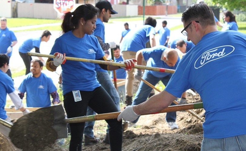 Ford Volunteers working in a garden
