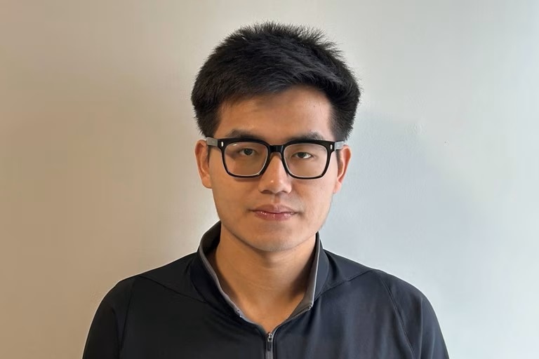 Headshot of Hongyu Hu